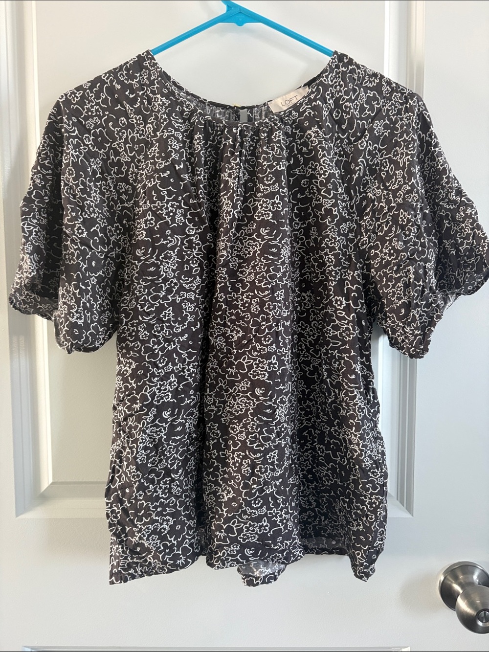 LOFT Black and White Floral Puff Sleeve Blouse